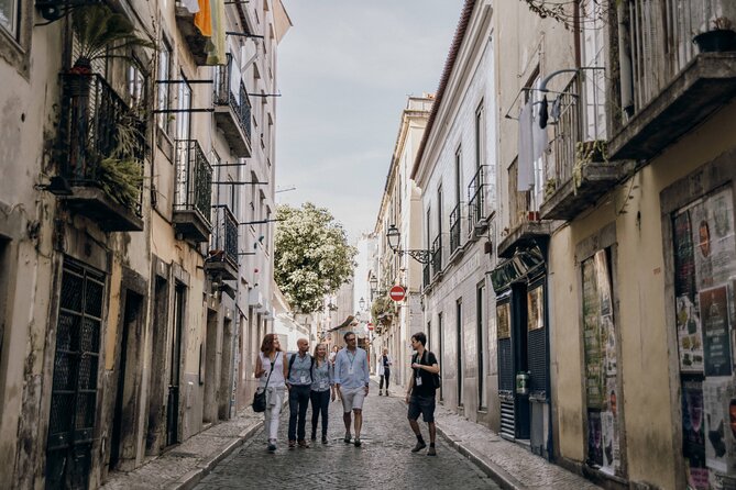 Devour Lisbon Bairro Alto Evening Food & Wine Tour - What you eat and drink: the specific menu that guides the night