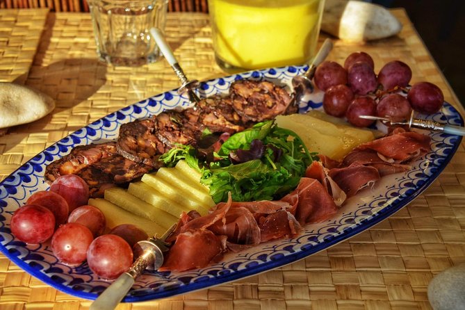 DINNER OR TAPAS in a Poruguese Home - Beyond the plate: storytelling, wine, and that home-table energy