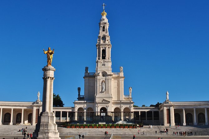 Discover Fátima, Batalha, Nazaré and Óbidos by VAN -Full Day Tour - Fátima’s Basilica Stop: A Pilgrimage Site You Can Feel in the Air