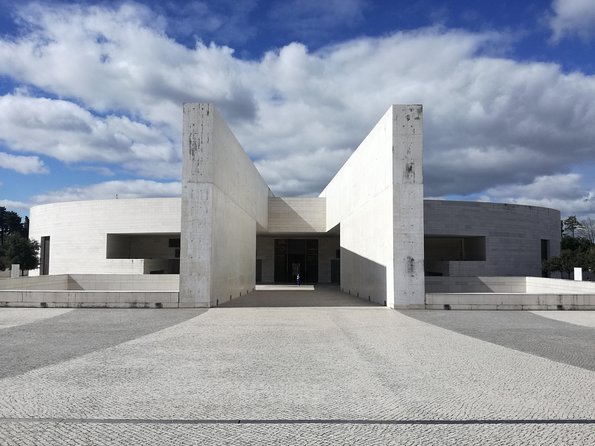 Discover Fátima, Batalha, Nazaré and Óbidos by VAN -Full Day Tour - What Makes the Tour Feel Personalized (Private Van, Real Guide Time)