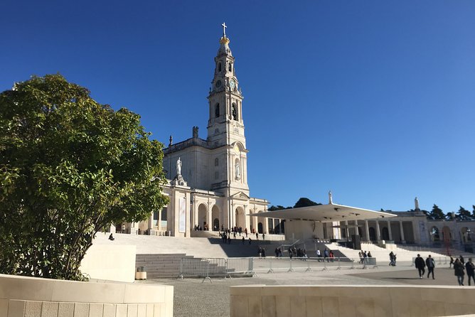 Divine Fátima Full Day Private Tour from Lisbon - Shopping first, blessing later, at the Valinhos area