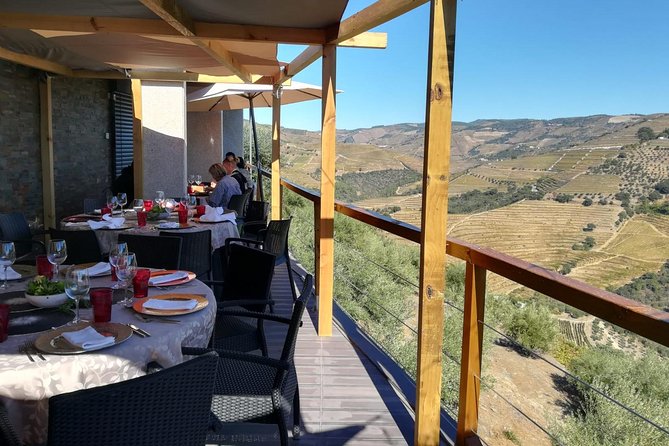 Douro Valley Private Wine Tour From Lisbon - Pinhão free time: lunch decisions and wine expectations