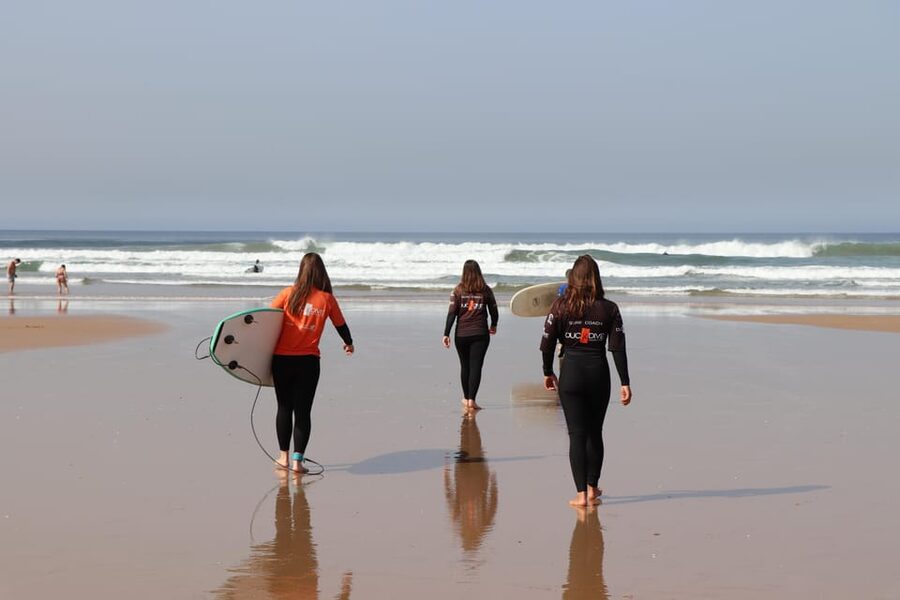 Duckdive - Surf Class in Caparica - Why Praia do Castelo is a smart place to learn
