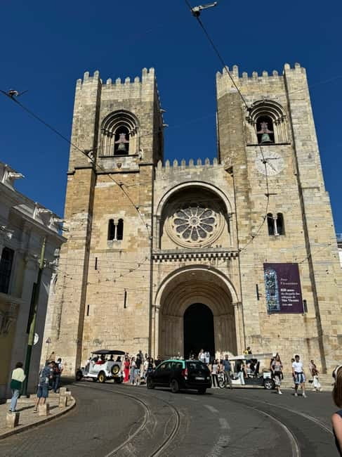 Eco Tuk Tours Lisbon - Commerce Square, Rua Augusta Arch, and the Pink Street quick hits