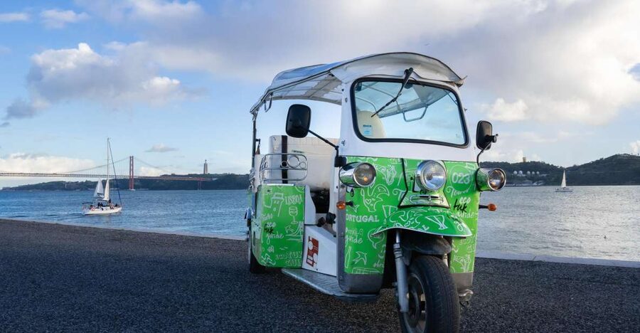 Essential Tour of Old Lisbon in 2H00 : Private Tuk-Tuk Tour - Santa Clara, the Pantheon, and the Fado Museum stops