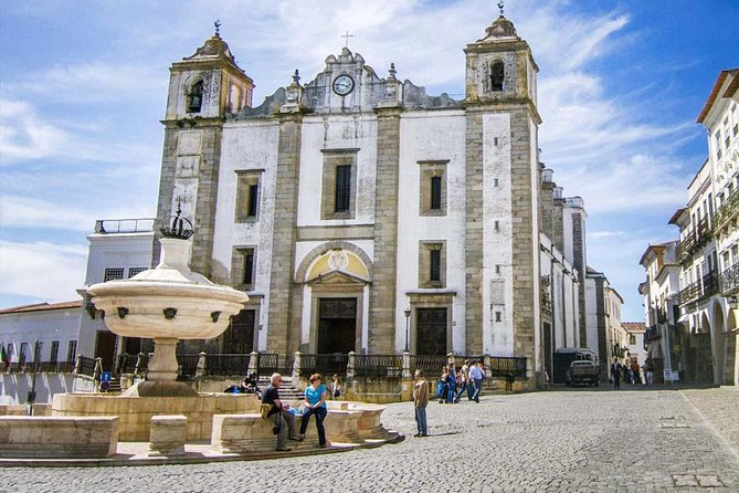 Evora & Alentejo Wines: A Journey Through History and Flavors - Roman Temple of Diana and Évora’s Surprise Layers