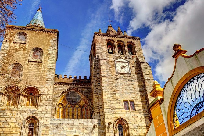 Evora and Monsaraz Private Tour From Lisbon - Evora in layers: Templo Romano, Cathedral, and Praça do Giraldo