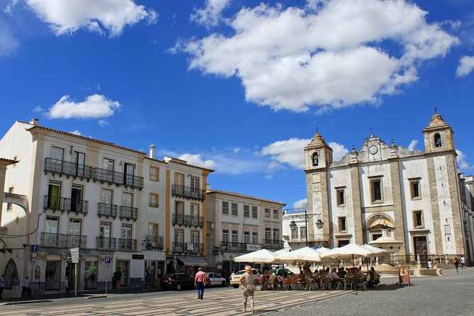 Évora and Monsaraz with Regional Wine Tasting from Lisbon - Évora’s Roman and Medieval Highlights, Plus Giraldo Square Free Time