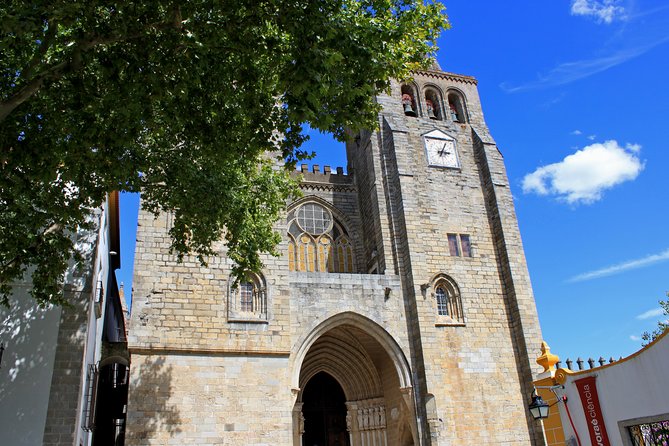 Évora and Monsaraz with Regional Wine Tasting from Lisbon - Monsaraz, the Quiet Town Stop, and How It Feels Like Wine Country