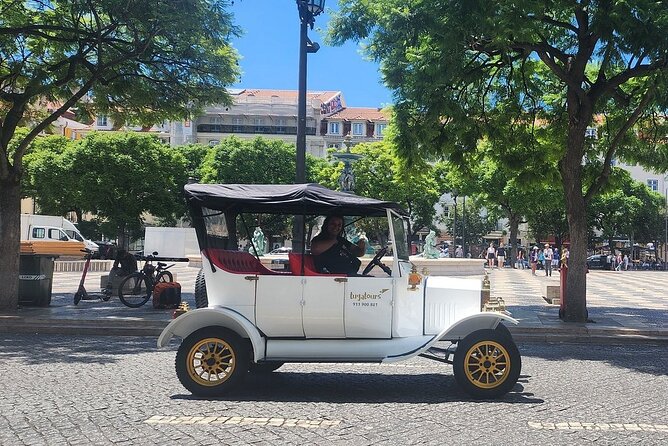 Explore the City in Style Lisbon on Electric Tuk Tuk - Príncipe Real, Eduardo VII Park, Marquês de Pombal, and Avenida da Liberdade