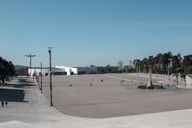Faith and Heritage: Fátima, Batalha, Nazaré, Óbidos from Lisbon - Óbidos Walled Streets, Cobblestones, and the Ginjinha Moment