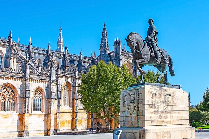 Fatima, Batalha, Nazare, Obidos Small Group Tour From Lisbon - Obidos Walls and Ginjinha: The Medieval Walk That Ends Sweet