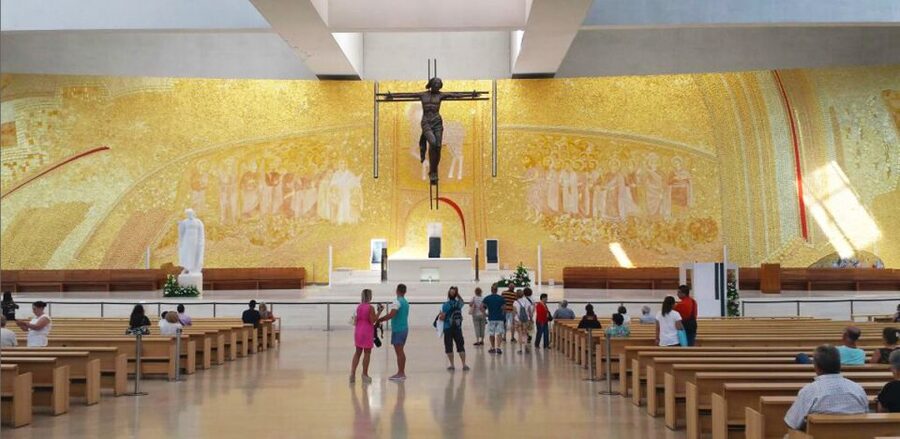 Fatima Full-Day Private Personalized Pilgrimage from Lisbon - Valinhos and the Monument of Our Lady, a strong closing scene
