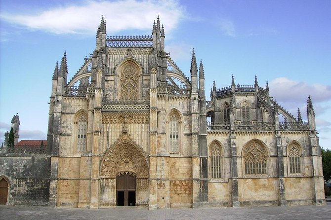 Fátima Full Day Trip from Lisbon in Private Vehicle - Batalha Monastery stop: 30 minutes, not included tickets