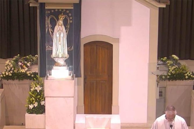 Fátima Message Private Tour with Candle Procession from Lisbon - The Sanctuary core: basilicas, chapels, tombs, and actual time to breathe