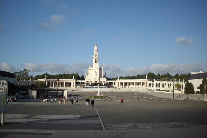 Fátima, Nazaré and Óbidos Private Tour from Lisbon - Óbidos Medieval Streets and the Castle Stop You Should Not Skip
