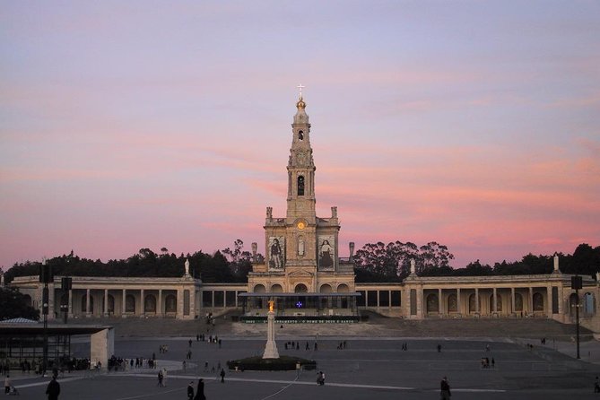 Fátima, Nazaré and Óbidos Small-Group Day Trip from Lisbon - The guide makes the difference, and it shows