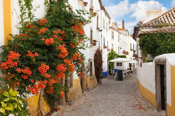 Fátima, Nazaré and Óbidos Small Group Tour from Lisbon - Food, water, and lunch planning when the tour does not include meals