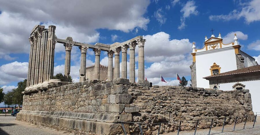 From Lisboa: Evora and Monsaraz Full-Day Tour - Roman Temple of Évora: a quick stop that helps you picture the past