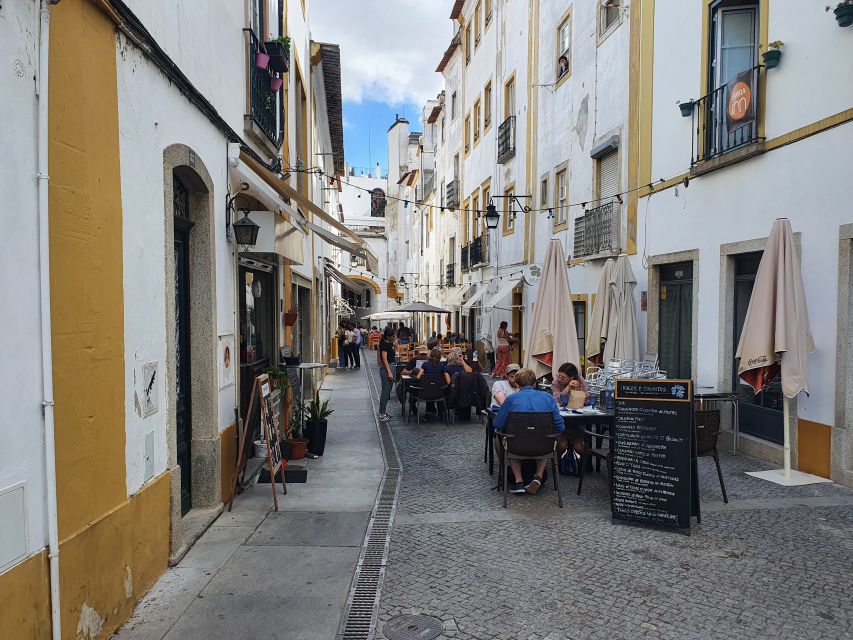 From Lisboa: Evora and Monsaraz Full-Day Tour - That one free hour in Évora: how to use it well