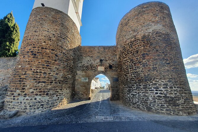 From Lisboa: Évora & Monsaraz Small-Group Full Day Tour - Sé Cathedral de Évora: views and a ticketed highlight