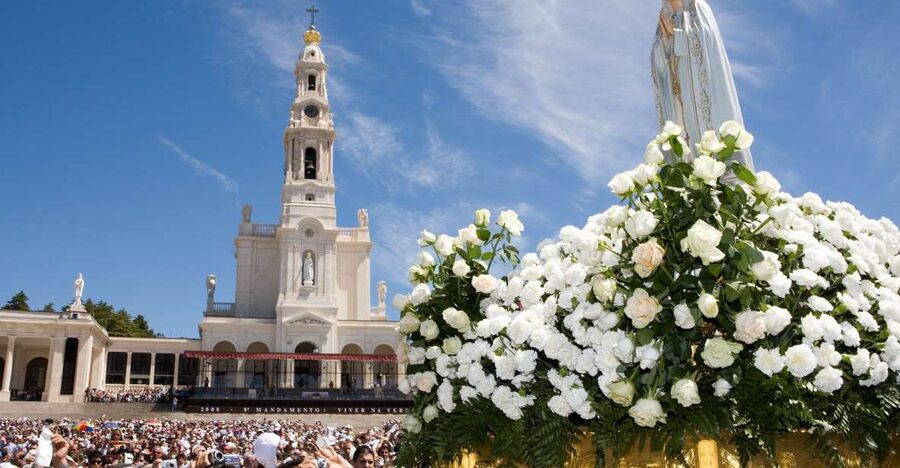 From Lisboa: Fatima, Nazare, Obidos & Batalha Full Day Tour - Inside the Sanctuary of Fátima: why guidance matters