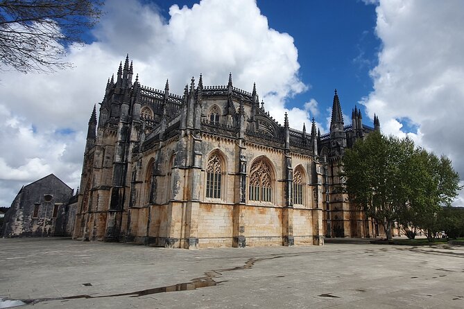 From Lisboa: Fátima, Nazaré, Óbidos & Batalha Small-Group Tour - Óbidos: A medieval-walled town with sweet treats