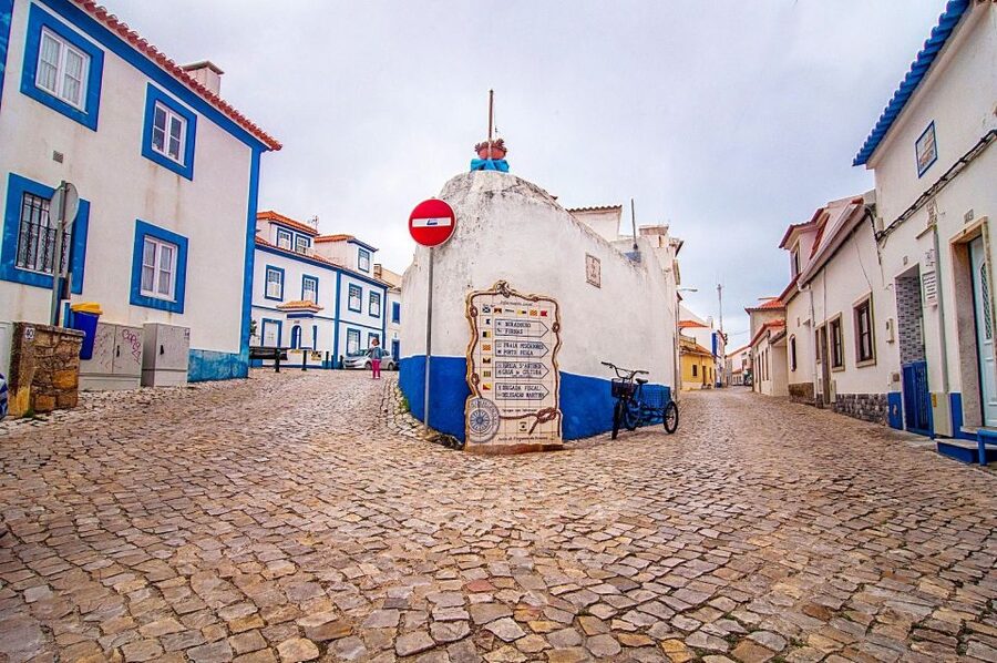 From Lisbon: Ericeira, Azenhas do Mar & Mafra Palace Private - Ericeira free time: surf culture, white houses, and real meals