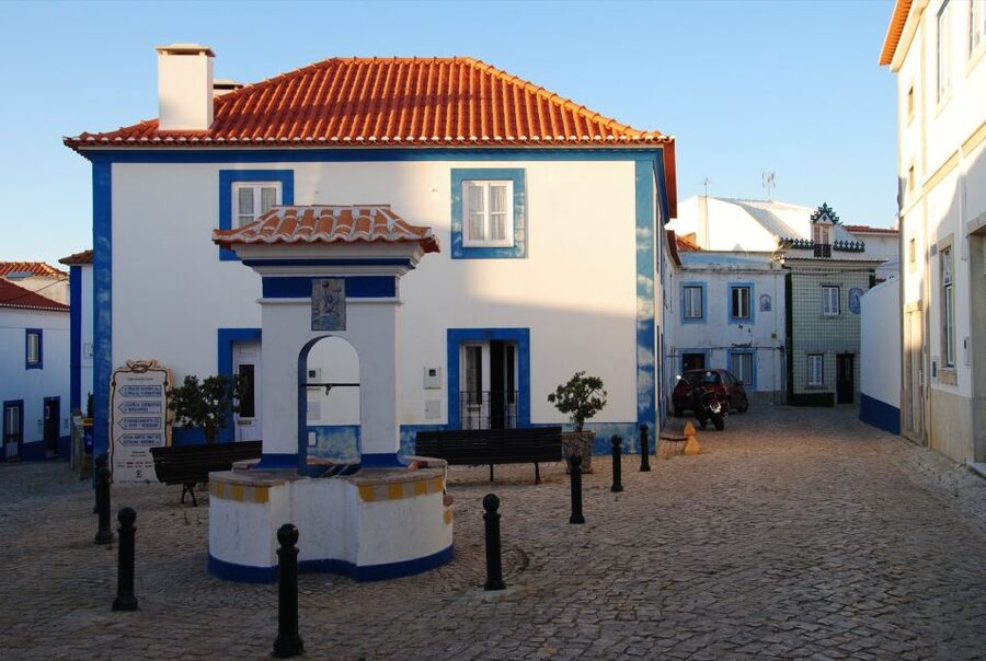 From Lisbon: Ericeira, Azenhas do Mar & Mafra Palace Private - Private van logistics, group size, and why it matters