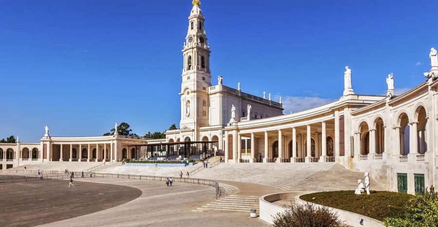 From Lisbon: Fátima, Batalha, Nazaré and Óbidos Day Tour - Key highlights at a glance
