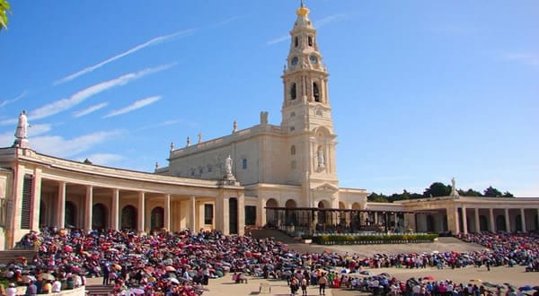 From Lisbon: Fátima, Batalha, Nazaré and Óbidos Day Tour - What this Lisbon day trip really gives you