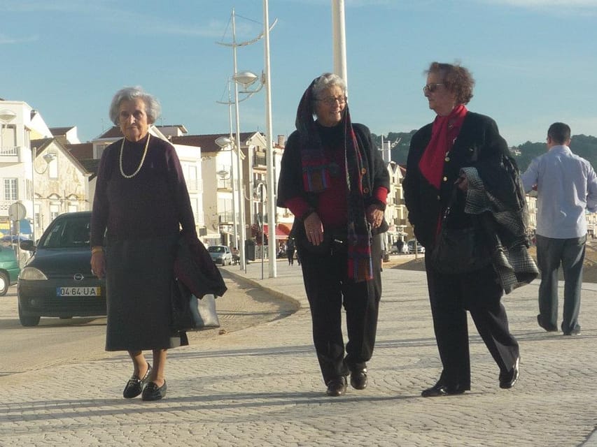 From Lisbon: Fátima, Batalha, Nazaré and Óbidos Day Tour - Fátima: from the Church of the Most Holy Trinity to the Sanctuary visit