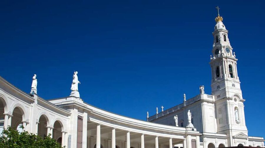 From Lisbon: Fátima, Batalha, Nazaré & Óbidos Full-Day Tour - Guide quality makes or breaks this kind of day