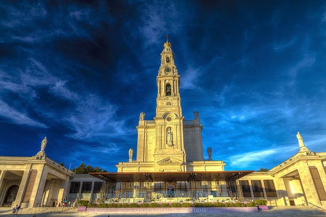 From Lisbon: Fatima Batalha Nazare & Obidos Small Group Day Trip - Fátima Sanctuary time: how to make the most of the 90 minutes