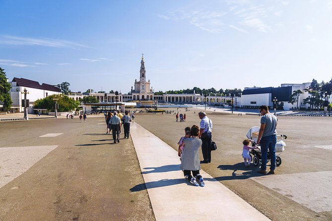 From Lisbon: Fatima Batalha Nazare & Obidos Small Group Day Trip - Guides, van sound, and why the right group matters