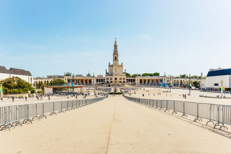 From Lisbon: Fatima Batalha Nazaré & Óbidos Small-Group Tour - A Lisbon Day Trip That Mixes Faith, Stone, and Sea