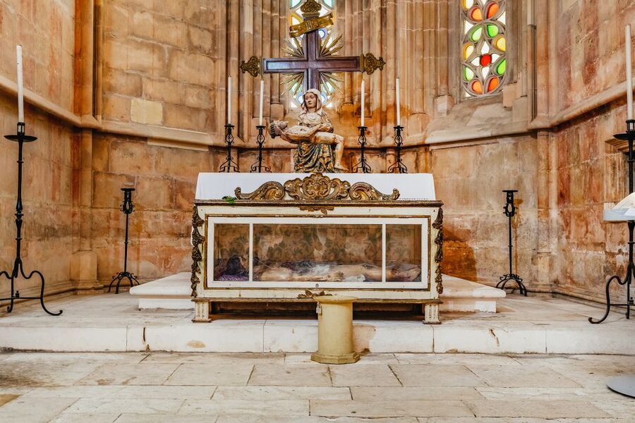 From Lisbon: Fatima Batalha Nazaré & Óbidos Small-Group Tour - Batalha Monastery: UNESCO Gothic That You Can Actually See
