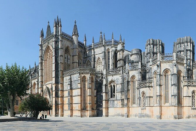 From Lisbon: Fátima, Nazaré, Batalha, and Óbidos Guided Tour - Nazaré and the Big-Wave Viewpoints: When the Atlantic Shows Off