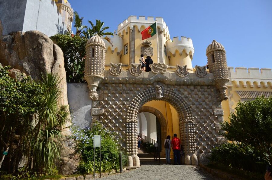 From Lisbon: Half-Day Private Sintra Cascais Tour - Guides who make the palaces and coastline make sense