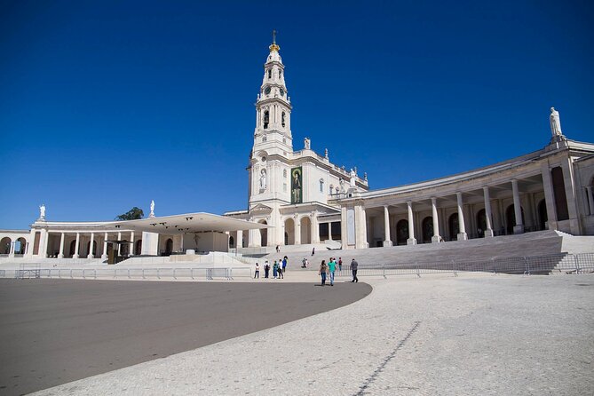 From Lisbon: Sanctuary of Fátima & the Little Shepherds Town - Arriving at Fátima: peace first, then the story