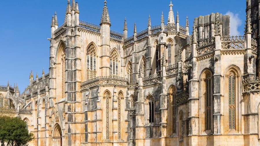 From Lisbon: Shared Tour to Fátima, Óbidos, Batalha e Nazaré - Batalha Monastery: Where the Aljubarrota Legacy Shows