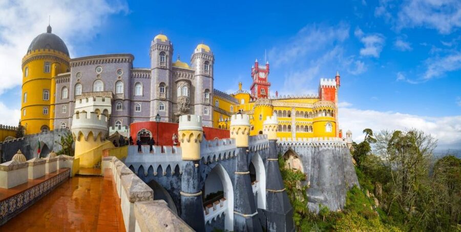 From Lisbon: Sintra Private tour Half-Day in a premium car - The Sintra Village Stop: Romanticism in Real Streets