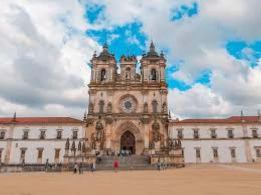 From Lisbon: Tomar, Batalha, Alcobaça, & Óbidos Templar Tour - Óbidos Castle walls and the views you should not skip