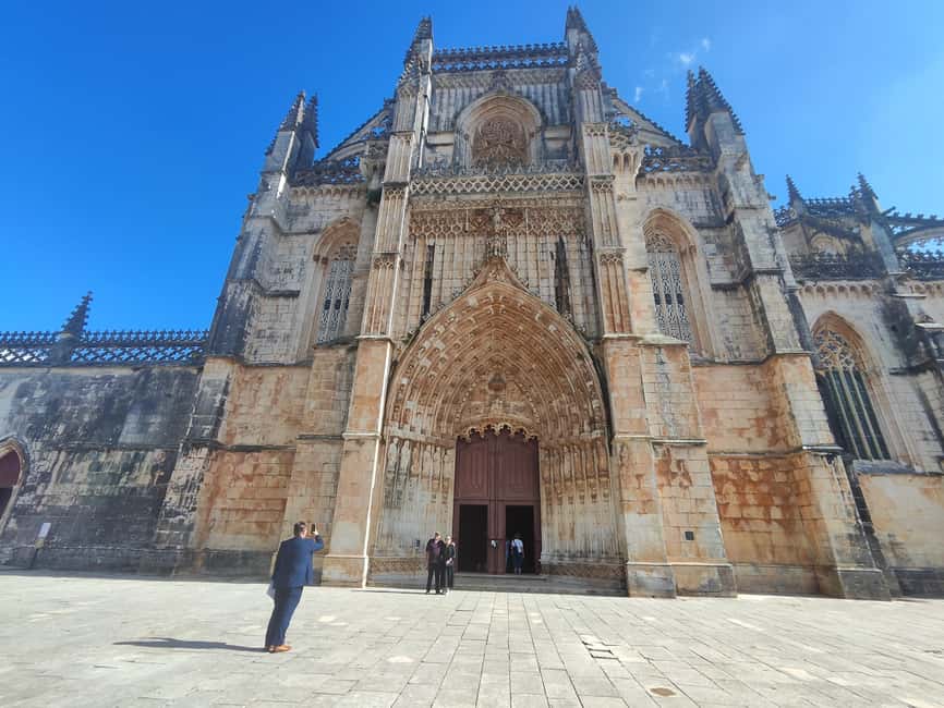 From Lisbon: Tomar, Batalha, Alcobaça, & Óbidos Templar Tour - Mercedes Vito comfort and how the day stays manageable