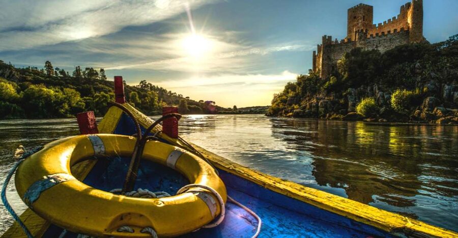 From Lisbon: Tomar, Christ Convent & Almourol Castle Tour - Tomar’s old streets: cobblestones, big churches, and a lunch window