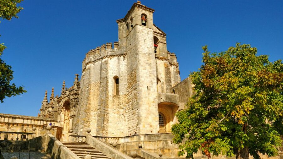 From Lisbon: Tomar, Christ Convent & Almourol Castle Tour - Santa Maria dos Olivais Church: Templar burials and the town they helped build