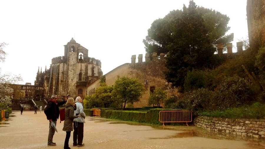 From Lisbon: Tomar, Christ Convent & Almourol Castle Tour - Tomar Castle plus the Convent of Christ: Charola and the Manueline window
