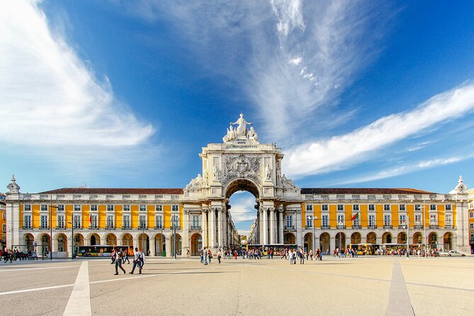 FULL DAY Private Tour of Lisbon's main tourist attractions - Miradouro da Senhora do Monte: the viewpoint that makes Lisbon “click”