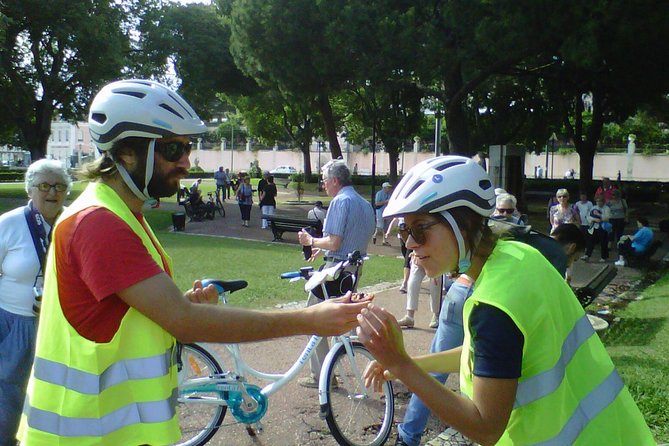 Go Taste Lisboa by electric Bike - Savory break: pastel de bacalhau and the Portuguese comfort-food angle