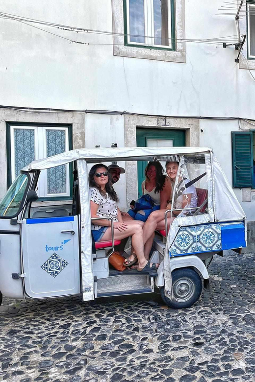 Guided Electric Piaggio Tuk-Tuk Tour of Historic Lisbon - Guides Matter: Why These Names Keep Coming Up